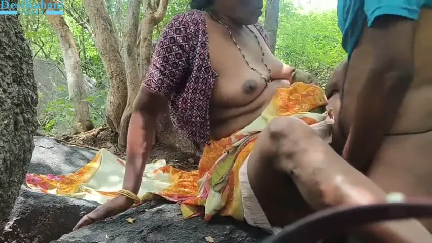 Aunty's sex scene in the jungle