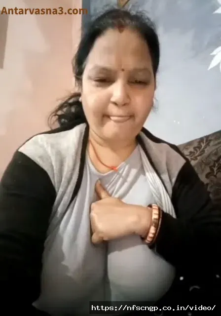 Watch Desi Aunt Opened Her Big Boobs And Showed Them In The Reel