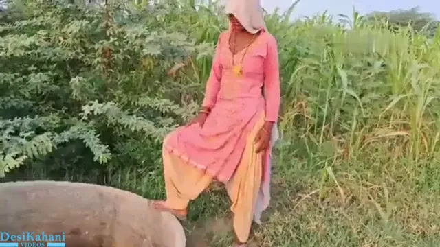 Desi Bhabhi's sex in the bathroom in the field