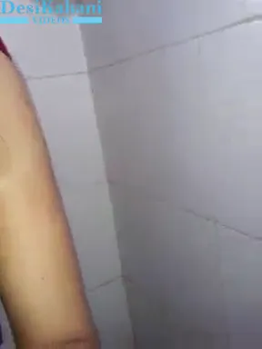 Desi woman's bathroom nude MMS Clip