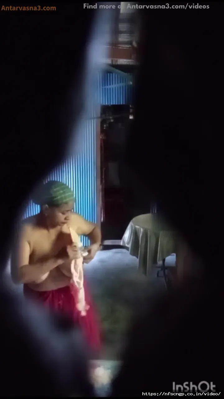 Watch Factory Worker Made A Video Of Working Aunty Wearing A Bra