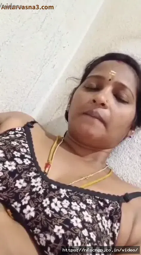 Watch Mature Aunty Showing Bhosada In Nude Mms
