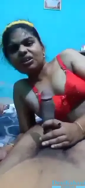 Red bra-panty wali laundiya ki blowjob wali Desi XXX Video