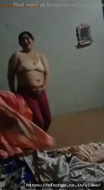 Watch Sexy Aunty's Naked Dance Showing Boobs