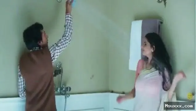 Bheegi aunty's sex in the shower