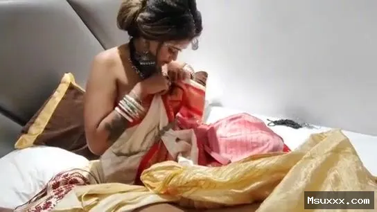 The new bride celebrated Suhagraat with the drunk groom.