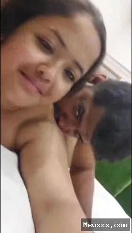 Hot Indian Sex MMS Video of choosing GF on the hotel's name bed