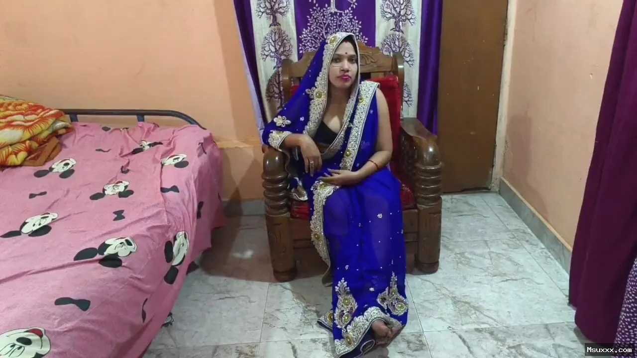 Chudai video of smooth bhabhi in blue saree