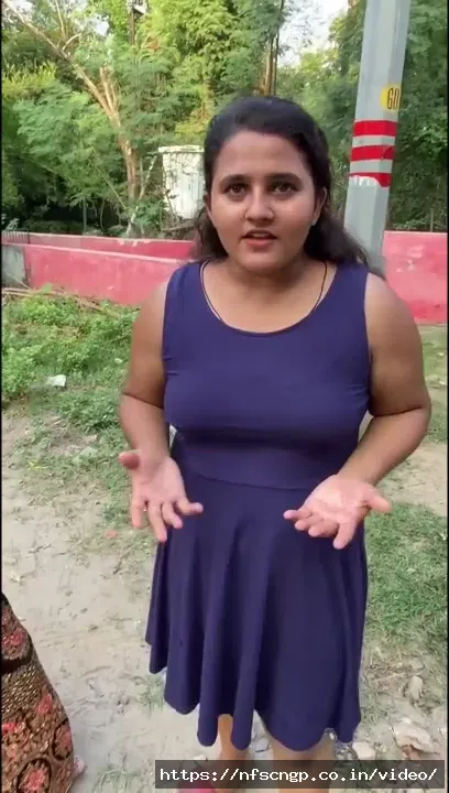 Watch Two Call Girls Are Setting Customers On The Roadside
